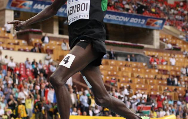 Le roi du 3000 m steeple, le Kényan Ezekiel Kemboi, remporte sa 3e médaille d'or de la spécialité aux Mondiaux d'athlétisme le 15 août 2013 à Moscou [Olivier Morin / AFP]