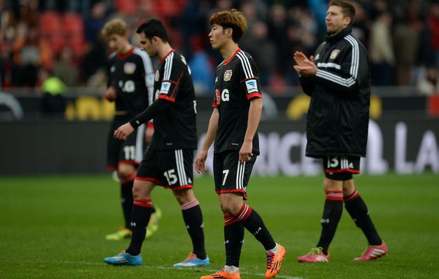 Les joueurs du Bayer Leverkusen dépités après leur défaite contre Mayence, le 1er mars 2014 à Leverkusen [Patrik Stollarz / AFP]
