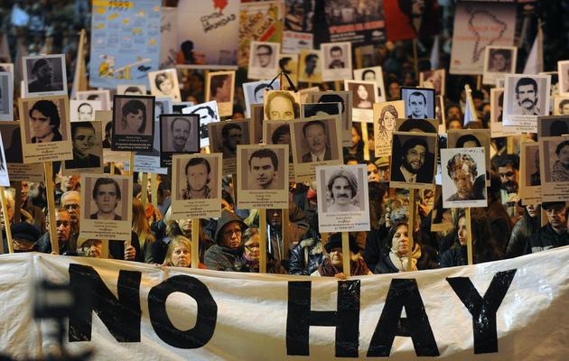 Des proches de victimes de la dictature en Uruguay défilent, le 20 mai 2013 à Montevideo [Miguel Rojo / AFP/Archives]