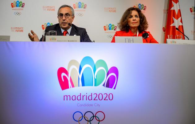 Le président du Comité olympique espagnol Alejandro Blanco et la maire de Madrid Ana Botella, lors d'une conférence de presse à Buenos Aires, le 6 septembre 2013 [Fabrice Coffrini / AFP]