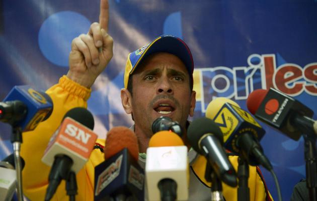 Le leader de l'opposition Henrique Capriles lors d'une conférence de presse à Caracas, le 20 février 2014 [Raul Arboleda / AFP]