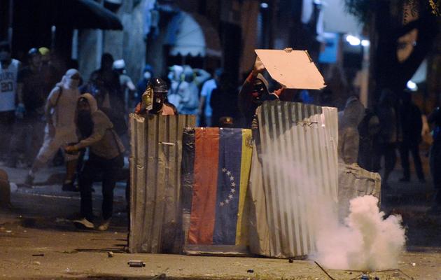 Des manifestants anti-gouvernement affrontent la police à Caracas le 7 avril 2014 [Juan Barreto / AFP/Archives]