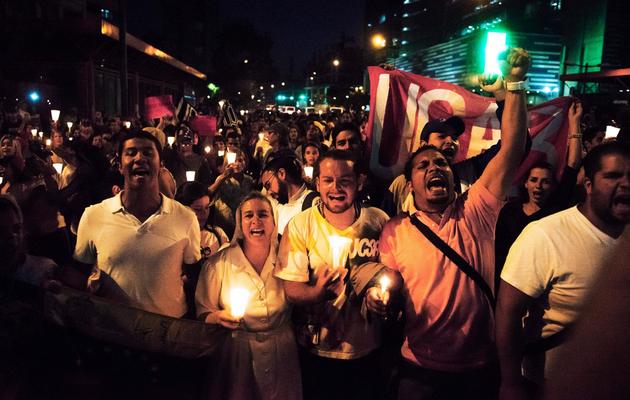 Des manifestants protestent contre le président vénézuélien Nicolas Maduro à Caracas le 10 avril 2014 [Carlos Becerra / AFP]