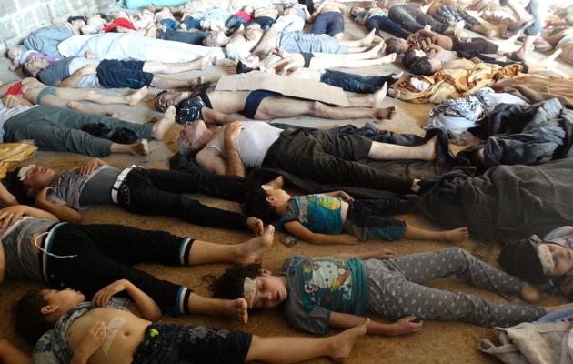 Photo de l'opposition syrienne montrant des cadavres d'adultes et d'enfants victimes, selon elle, d'armes chimiques, lors de bombardements de l'armée près de Damas, le 21 août 2013 [- / Shaam News Network/AFP]