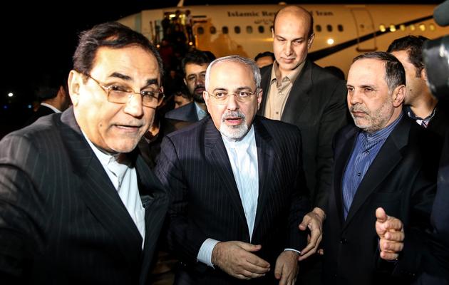 Le ministre iranien des Affaires étrangères Mohammad Javad Zarif à son arrivée à l'aéroport de Téhéran le 24 novembre 2013 de retour de Genève [Arash Khamooshi  / Isna/AFP]