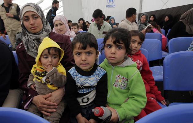 Une réfugiée syrienne et ses enfants dans le centre du HCR, à Tripoli dans le nord du Liban, le 3 avril 2014 [Joseph Eid / AFP]