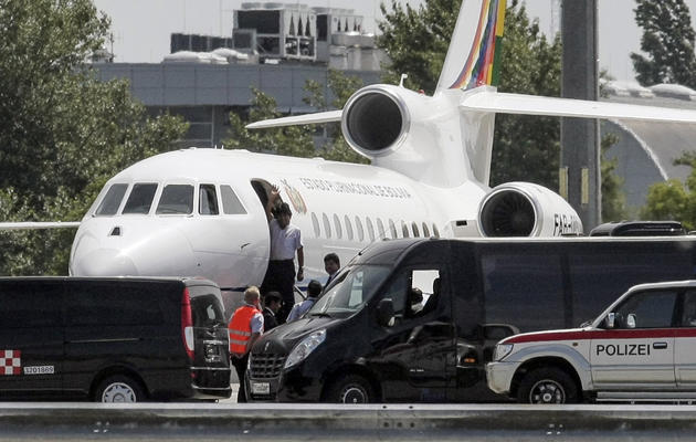 L'avion du président bolivien Evo Moralès, le 3 juillet 2013 sur le tarmac de l'aéroport de Vienne, en Autriche [Patrick Domingo / AFP/Archives]