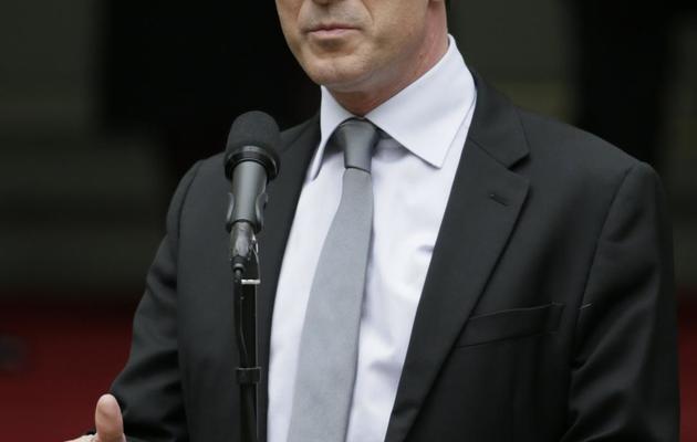 Le nouveau Premier ministre Manuel Valls le 2 avril 2014 lors de la passation de pouvoir avec son successeur au ministère de l'intérieur Bernard Cazeneuve [Kenzo Tribouillard / AFP/Archives]