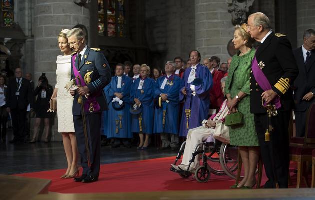 Photo remise par la chancellerie du Premier ministre le 21 juillet 2013 montrant la princesse Mathilde de Belgique (1è à g), le prince Philippe (2è à g), la reine Fabiola (1è à d), la reine Paola (2è à d) et le roi ALbert II assistant au Te Deum dans la cathédrale de Bruxelles [- / CHANCELLERIE DU PREMIER MINISTRE/AFP Photo]