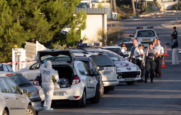 Des policiers enquêtent sur le meurtre d'un jeune homme tué par balles à La Ciotat, près de Marseille, le 5 septembre 2013 [Anne-Christine Poujoulat / AFP]