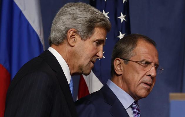 Le secrétaire d'Etat américain John Kerry (g) et le ministre des Affaires étrangères russe Sergueï Lavrov, le 12 septembre 2013 à Genève [Larry Downing / Pool/AFP]