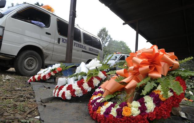 Un camion funéraire devant une morgue de Nairobi, le 25 septembre 2013 [Simon Maina / AFP]