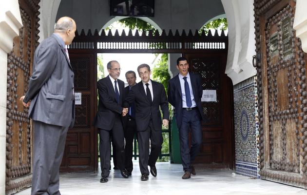 Nicolas Sarkozy à sa sortie de la Mosquée de Paris, le 7 octobre 2013 [Thomas Samson / AFP]