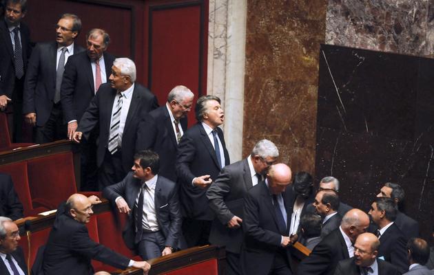 Des députés de droite quittent l'Assemblée Nationale, le 9 octobre 2013 [Fred Dufour / AFP]