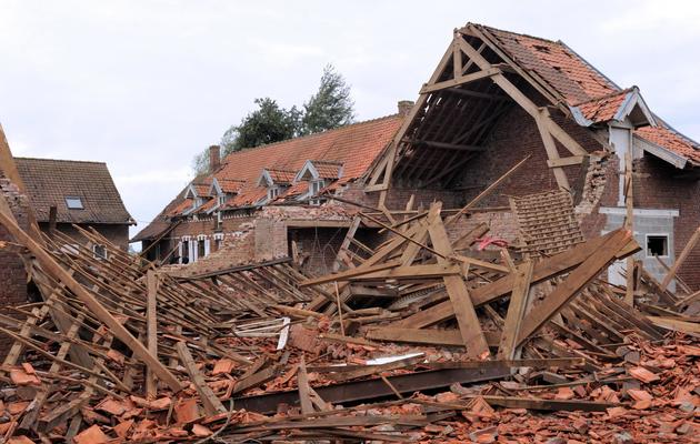 Une maison dévastée le 21 octobre 2013 à Bailleul après le passage d'une mini-tornade [Philippe Huguen / AFP]