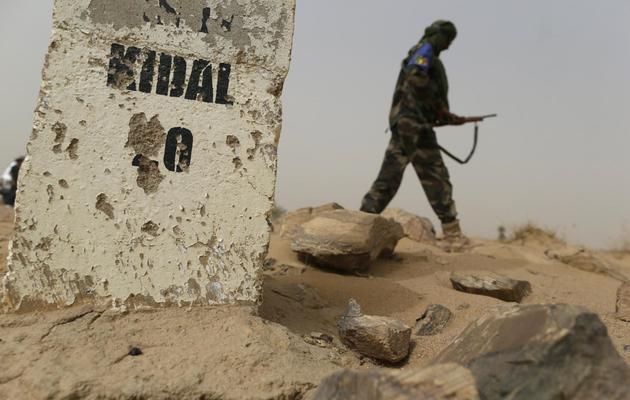 Un soldat malien patrouille à Kidal [Kenzo Tribouillard / AFP/Archives]