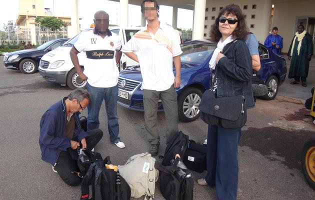 Photo fournie par RFI montrant Ghislaine Dupont (d) et Claude Verlon (g) à Bamako, en juillet 2013 [- / RFI/AFP/Archives]