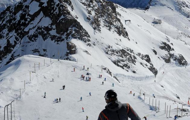 Un skieur dans la station de ski de l'Alpe d'Huez (Isère), le 16 novembre 2013 [Jean-Pierre Clatot / AFP]