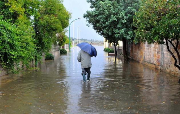 Une rue inondée de Siliqua, en Sardaigne, le 18 novembre 2013 [Angelo Cucca / AFP]