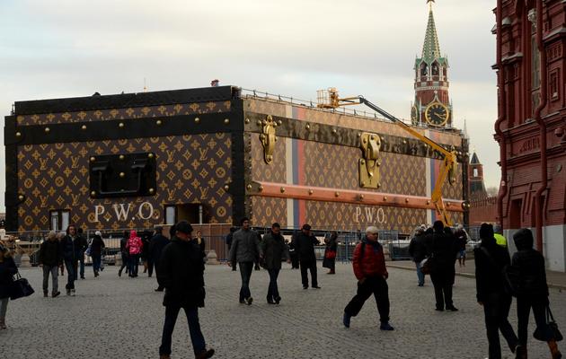 La malle géante de Louis Vuitton sur la place Rouge à Moscou, le 19 novembre 2013 [Kirill Kudryavtsev / AFP/Archives]