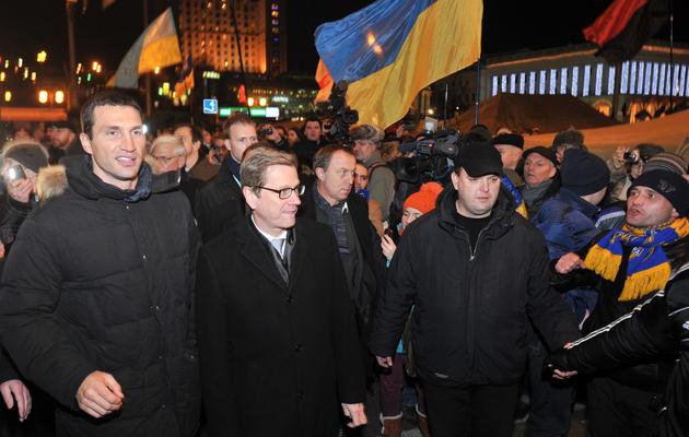 Le ministre allemand des Affaires étrangères Guido Westerwelle (C) à Kiev, le 4 décembre 2013  [Genya Savilov / AFP]