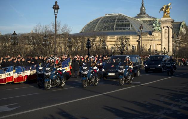 Convoi funéraire de deux soldats français tués en Centrafrique, le 16 décembre 2013 sur le Pont Alexandre III à Paris  [Martin Bureau / AFP]
