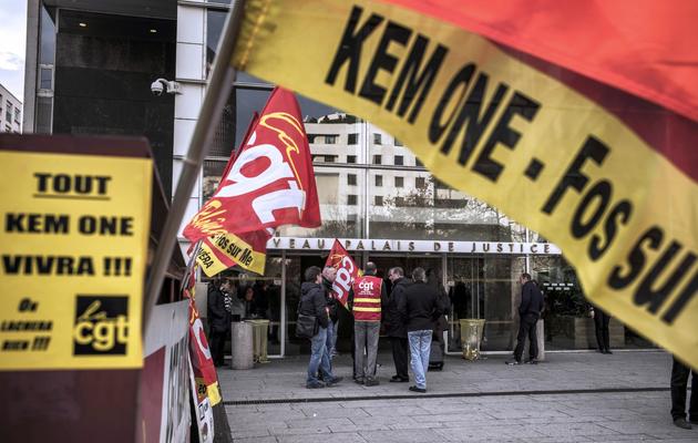 Manifestation d'employés de Kem One devant le tribunal de commerce de Lyon, le 18 décembre 2013 [Jeff Pachoud / AFP/Archives]