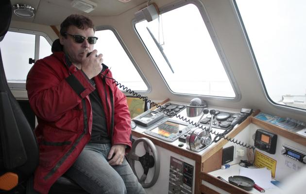 Bertrand Sciboz dans son bateau à Saint-Vaast-la-Hougue, le 3 décembre 2013 [Charly Triballeau / AFP]