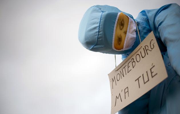 Un pantin affublé d'une pancarte faisant référence au ministre du Redresseement productif, sur une usine de LFoundry à Rousset, près d'Aix-en-Provence, le 23 décembre 2013 [Bertrand Langlois / AFP/Archives]