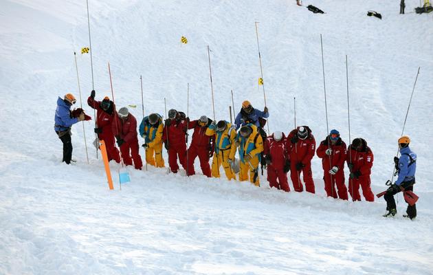 Une équipe de sauveteurs à l'entraînement dans une avalanche, le 11 décembre 2013 près de la station des Deux Alpes [Jean-Pierre Clatot / AFP/Archives]