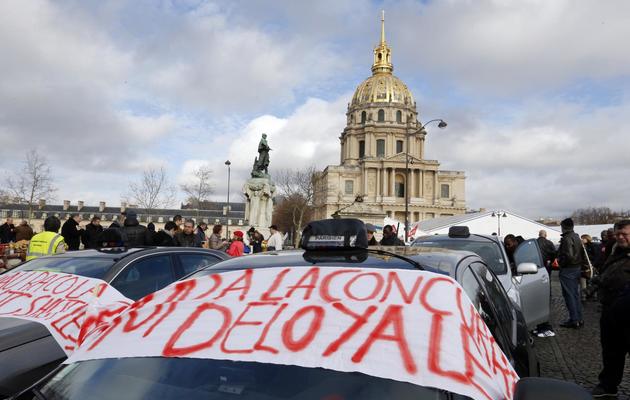 Manifestation des taxis à Paris le 13 janvier 2014 contre la "concurrence déloyale" des voitures avec chauffeurs [François Guillot / AFP]