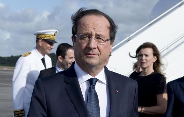 François Hollande et sa compagne Valérie Trierweiller le 13 décembre 2013 à Cayenne [Alain Jocard / AFP/Archives]
