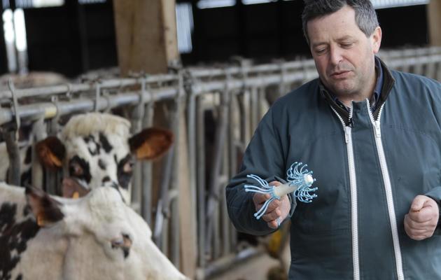 L'éleveur Benoît Hulmer, le 21 février 2014 dans sa ferme de Hauteville-la-Guichard, dans le nord-ouest de la France [Charly Triballeau / AFP]