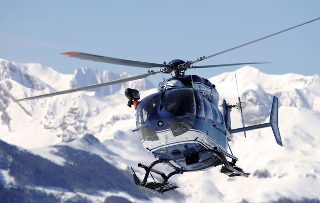 Un hélicoptère de la gendarmerie en opération de sauvetage de skieurs blessés, près d'Oloron-Sainte-Marie (Pyrénées-Atlantiques) le 6 mars 2014 [Gaizka Iroz / AFP]