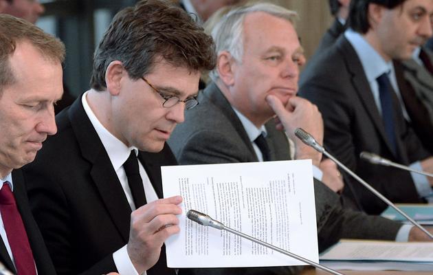 Le ministre du Redressement productif Arnaud Montebourg à côté du Premier ministre à Bercy, à Paris le 13 mars 2014 [Pierre Andrieu / AFP]