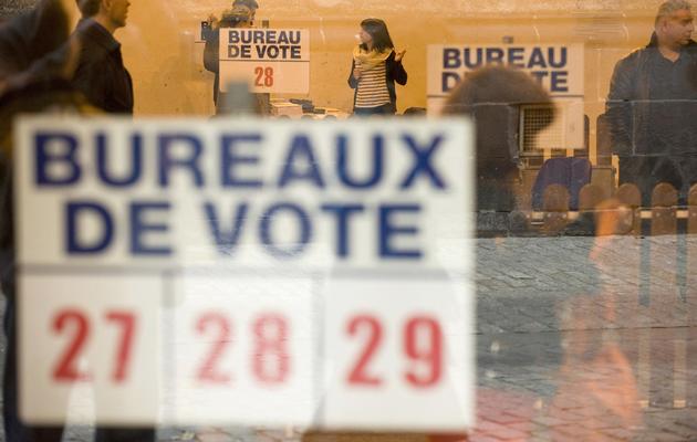 Un bureau de vote à Clermont-Ferrand, le 30 mars 2014 [Thierry Zoccolan / AFP]