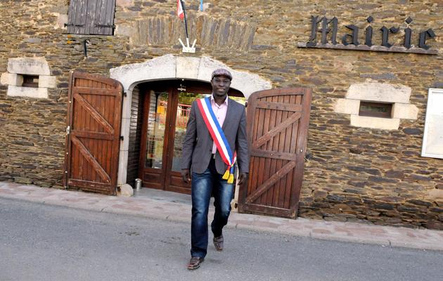 Simon Worou, maire de Sainte-Juliette-sur-Vaur, dans le département de l'Aveyron, le 7 avril 2014 [Jose Torres / AFP]