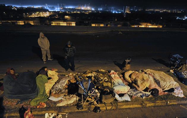Des habitants d'Iquique, au Chili, campent dans la rue le 3 avril 2014 [Cris Bouroncle / AFP]
