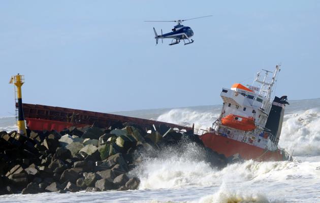 Le cargo espagnol Luno échoué à Anglet, le 5 février 2014 [Gaizka Iroz / AFP]