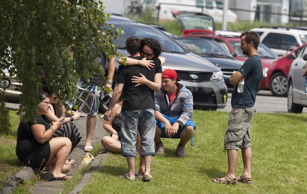 Les familles se retrouvent dans le campement ouvert en urgence dans un des lycées de Lac-Mégantic, au Québec, le 7 juillet 2013 [François Laplante-Delagrave / AFP]