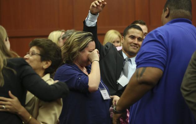 Les proches de George Zimmerman réagissent à l'annonce de son acquittement le 13 juillet 2013 à Sanford, du meurtre de Trayon Martin [POOL / Getty Images/AFP Photo]