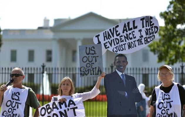 Des manifestants opposés à une intervention en Syrie se regroupent le 2 septembre 2013 devant la Maison Blanche [Jewel Samad / AFP]