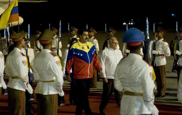 Le président vénézuélien Nicolas Maduro est accueilli par le président cubain Raul Castro pour le sommet de la Celal, le 26 janvier 2014 à La Havane [Yamil Lage / AFP]