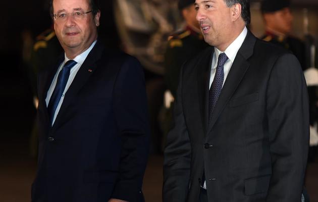 Le président français François Hollande accompagné du ministre mexicain des Affaires étrangères, Antonio Meade, à son arrivée à l'aéroport de Mexico, le 10 avril 2014 [Yuri Cortez / AFP]