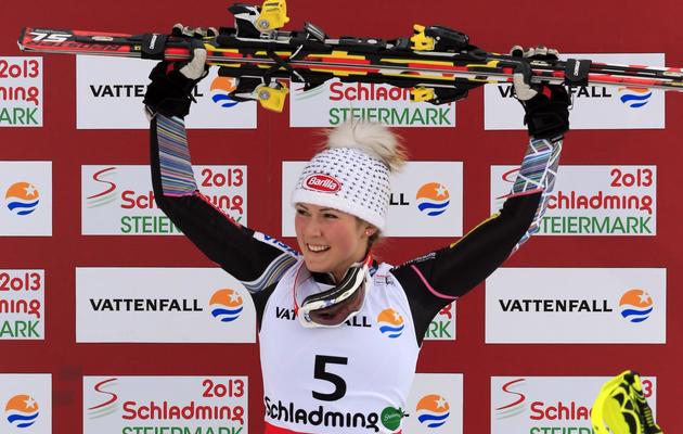 L'Américaine Mikaela Shiffrin, sacrée championne du monde de slalom à 17 ans, sur le podium des championnats à Schladming (Autriche), le 16 févreir 2013 [Alexander Klein / AFP]