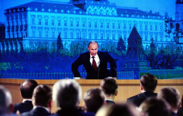 Vladimir Poutine s'installe pour sa conférence de presse du 20 décembre 2012 à Moscou [Natalia Kolesnikova / AFP]