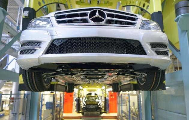Une Mercedes-Benz en construction à l'usine Daimler de Sindelfingen, dans le sud-ouest de l'Allemagne, le 5 février 2013 [Thomas Kienzle / AFP]
