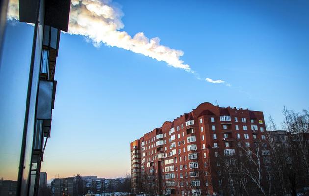 Une traînée laissée par le passage d'une météorite, photographiée le 15 février 2013 au-dessus de Tcheliabinsk, dans l'Oural [Oleg Kargopolov / 74.RU/AFP]