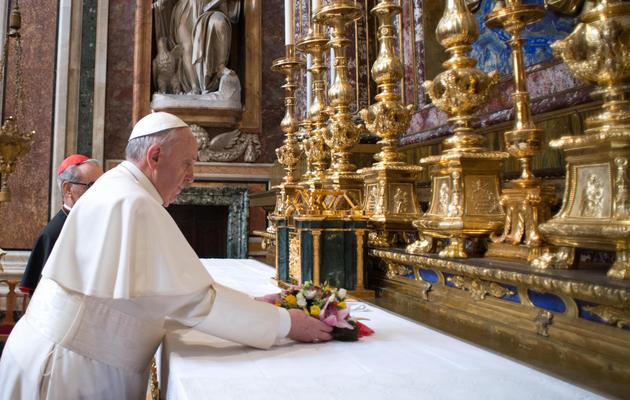 Le pape François le 14 mars 2013 à la basilique Sainte-Marie à Rome [- / AFP/Osservatore Romano]