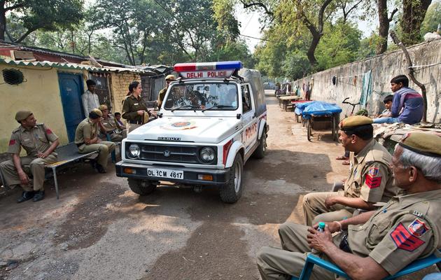 Des policiers le 11 mars 2013 à New Delhi près du domicile Ram Singh [Prakash Singh / AFP]